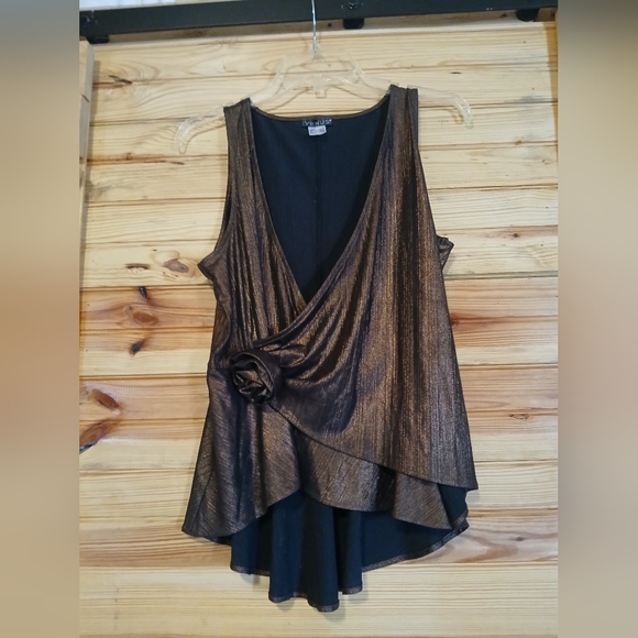 VENUS Tops - Venus Blouse Size M